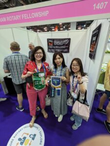 Rotary Club of Knoxville President-Elect Nominee Shannon Holland exchanges club banners with delegates from the Rotary Club of Taipei, Formosa, Taiwan.